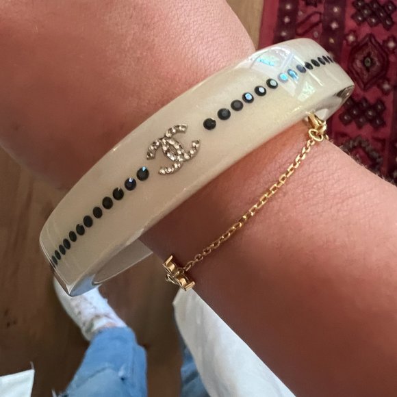 Chanel White Bangle Resin CC logo with Rhinestones - Picture 2 of 11